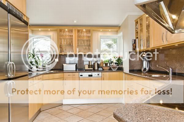 Interior Combines Modern Furniture with Classic Decorative