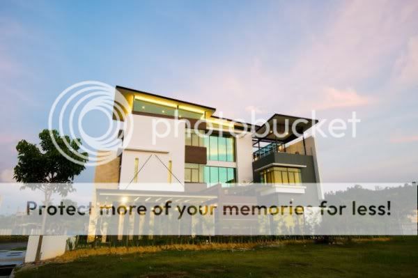 Ostentatious House Design by Arkitek Axis,